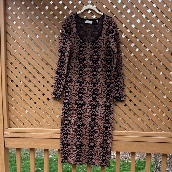 Elie Tahari Dresses & Skirts - Elie Tahari Black and Brown Long Sleeve Patterned Scoop Neck Sweater Dress